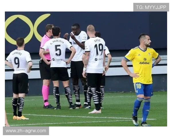 马赛球迷围堵客队大巴事件背后的暴力与足球文化冲突分析